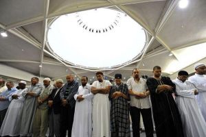 اداء الصلاة للمرة الاولى في مسجد ستراسبورغ الجديد