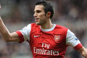 فيرغسون يؤكد تقدم يونايتد بعرض لضم فان بيرسي