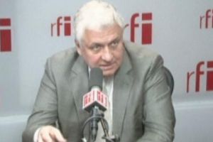 السفير الروسي بباريس يؤكد مفاوضات رحيل الأسد