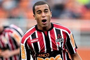 فيرغوسون يؤكد التفاوض من اجل البرازيلي لوكاس لكنه ينفي التوصل الى اتفاق