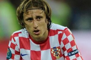 مودريتش سيعاقب بغرامة لرفضه السفر مع الفريق في جولة قبل الموسم 