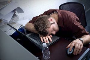 دراسة تربط بين الجلوس امام التلفزيون والكمبيوتر ليلا والاكتئاب 