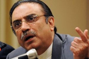 محكمة باكستانية تمدد المهلة النهائية لاعادة فتح قضايا ضد الرئيس