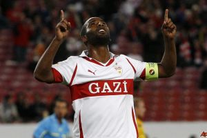 كاكاو يتعهد بالبقاء مع شتوتجارت موسما آخر