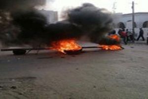 طلقات تحذيرية لتفريق محتجين في سيدي بوزيد مهد الثورة التونسية