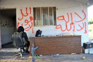 مقاتلون اسلاميون غير سوريين ينضمون الى القتال ضد قوات النظام 