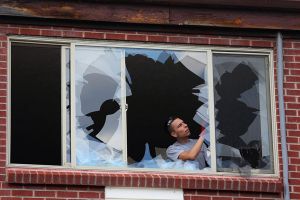 مطلق النار داخل سينما اميركية ارسل طردا بريديا يكشف نياته الجرمية 