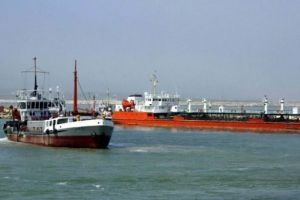 إيران تزيد مخصصات تأمين ناقلاتها للنفط في مواجهة العقوبات 