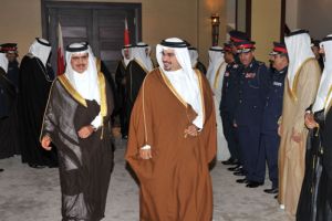 ولي العهد يوجه رجال الأمن لاحترام الدستور والقانون ويدعوا القيادات المجتمعية والدينية لاتخاذ موقف واضح ضد العنف