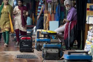 انقطاع الكهرباء فى أماكن عدة بالهند لليوم الثاني على التوالي 