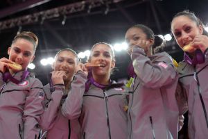 الولايات المتحدة تحرز ذهبية فرق السيدات في مسابقة الجمباز في الاولمبياد