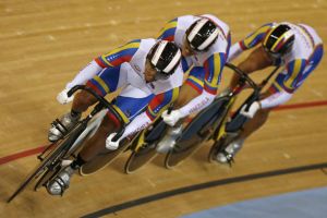 سوني تحطم الرقم العالمي وتحرز ذهبية سباق 200 متر صدرا في لندن