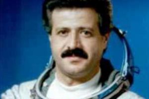 اول رائد فضاء سوري يلجأ الى تركيا