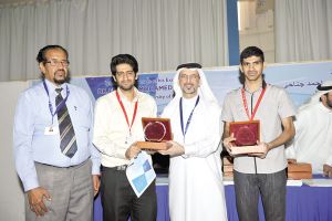 طالبان بجامعة البحرين يطوران نظام ذكي يتحكم في حرارة العمليات الصناعية