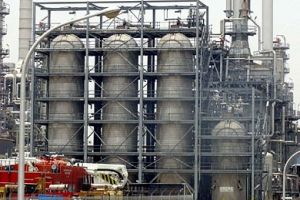 الكويت تخفض سعر البيع الرسمي لنفطها لشحن سبتمبر لزبائن آسيا 