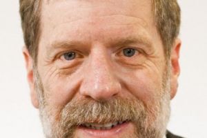 منح جائزة بيتر ماكلر للصحافي الكازاخي لوكبان احمدياروف 