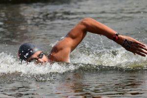 السباح التونسي الملولي يحرز ذهبية سباق عشرة كيلومترات في اولمبياد لندن