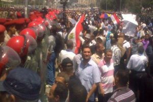 وقفة تضامنية لاهالي العريش تأييدا للقوات المسلحة المصرية