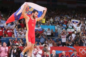 الروسي اوتارسلطانوف يحرز ذهبية وزن 55 كيلوجراما في المصارعة الحرة بأولمبياد لندن 