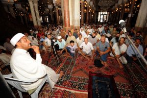 جامع الزيتونة التونسي يطرد إماما عينته الحكومة