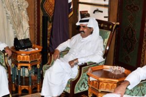 ولي العهد يبحث مع أمير قطر العلاقات والتعاون والتنسيق بين البلدين