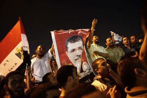 مرسي يقول ان قراراته اليوم ليست موجهة ضد أشخاص ويتعهد بسحق متشددين في سيناء