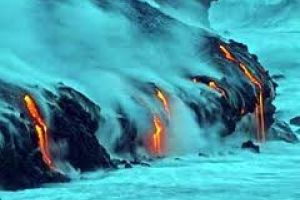 ثوران بركان أسفل المحيط الهادئ بعد وقوع أكثر من 150 زلزالا خلال يومين 