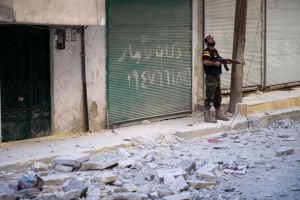 المرصد السوري: إطلاق نار من رشاشات المروحيات على أحياء بدمشق 