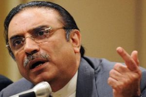 زرداري: باكستان ملتزمة بإقامة علاقات أفضل مع الهند 