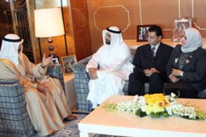 رئيس الوزراء: الحكومة تدعم كل جهد يسهم في توفير المزيد من الحقوق والضمانات للعمال البحرينيين