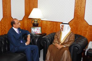 الصالح يشيد بالجهود التي يبذلها السفراء في تعزيز وتقوية العلاقات الدبلوماسية 