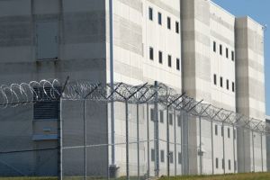 السجن 10 أعوام لأم عرضت رضيعتها للبيع في روسيا