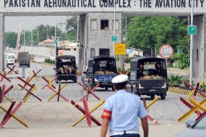 هجوم على قاعدة جوية في باكستان وتبادل كثيف لاطلاق النار 