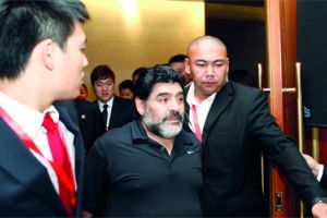 مارادونا يقاضي شركتين صينيتين لاستخدام صورته في لعبة