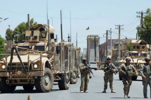 افغاني بزي الشرطة يقتل جنديا من قوة الحلف الاطلسي