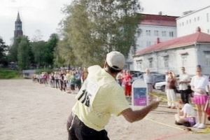 فنلندي يفوز في مسابقة رمي الهواتف المحمولة