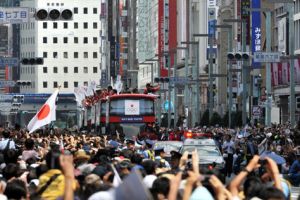 نصف مليون ياباني يستقبلون رياضيي الاولمبياد 