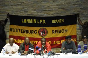 إعادة فتح منجم 'لونمين' في جنوب افريقيا مع استمرار إضراب العمال