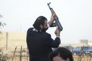 وفاة عريس كويتي ليلة زفافه برصاصة طائشة