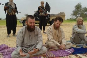 رهائن غربيون في مالي يناشدون حكوماتهم التفاوض للافراج عنهم