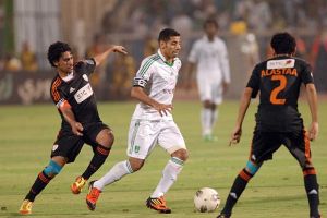 قمة رائعة بين الأهلي والشباب تنتهي بالتعادل 