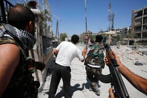 خاطفون سوريون يفرجون عن رهينة لبناني