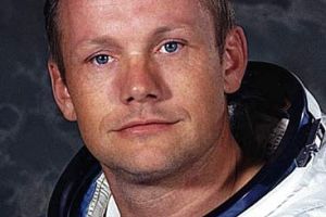 وسائل اعلام أمريكية: وفاة نيل أرمسترونج أول إنسان ينزل على القمر عن 82 عاما