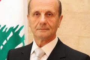 وزير لبناني يقول إنه سيفرج عن رهينة كويتي اليوم 