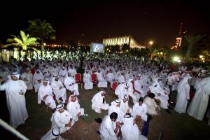 آلاف الكويتيين يتظاهرون للمطالبة بعدم إدخال تغييرات على قانون الانتخابات 