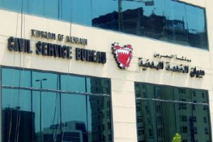 رئيس الوزراء يصدر قرارات باعتماد اللائحة التنفيذية لـ 'الخدمة المدنية' ويعين مدراء في 'الصحة' و'التربية'