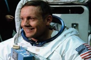 توقيع لارمسترونج يسجل ثلاثة اضعاف سعره التقديري