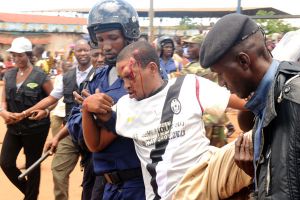 وزيران غينيان يستقيلان من الحكومة لقمعها المعارضة 