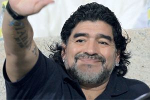 انباء عن عودة الاسطورة مارادونا الى دبي