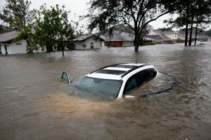 الإعصار 'ايزاك' يتسبب في هطول أمطار على الغرب الأوسط الأمريكي